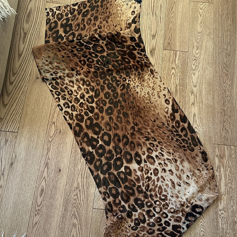Silk leopard print scarf - Picture 2 of 7